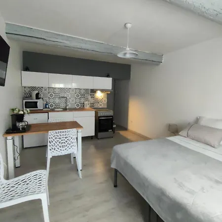 Studio Entier Saint-Laurent-dʼAigouze Extérieur photo